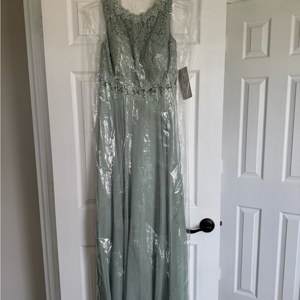 Elegant Lace Evening Gown in Sage Green